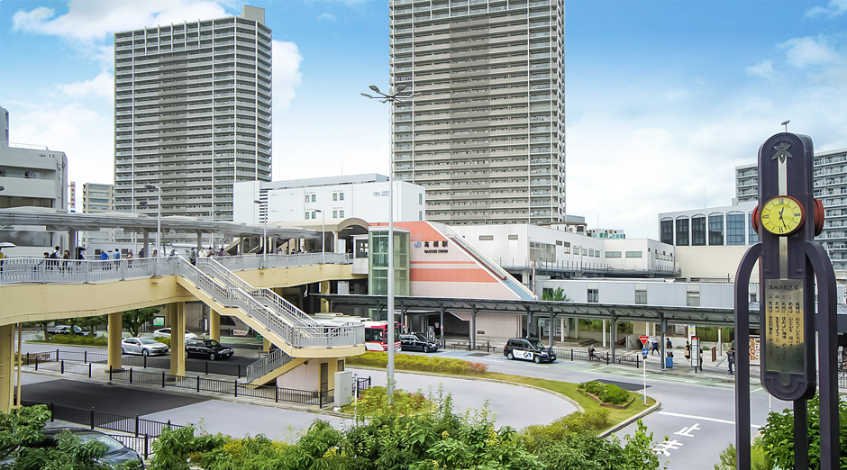 駅前風景、医院外観など